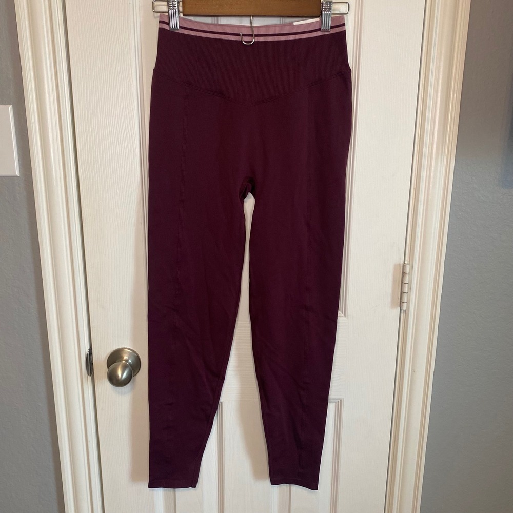PINK Victoria's Secret Soft Seamless Contour Leggings Burgundy Maroon Medium NWT